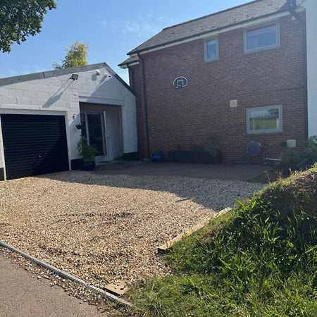 Hunters Lodge Exeter, Free Parking, Country Views, Great Wi-Fi, Large Garden Poltimore 외부 사진
